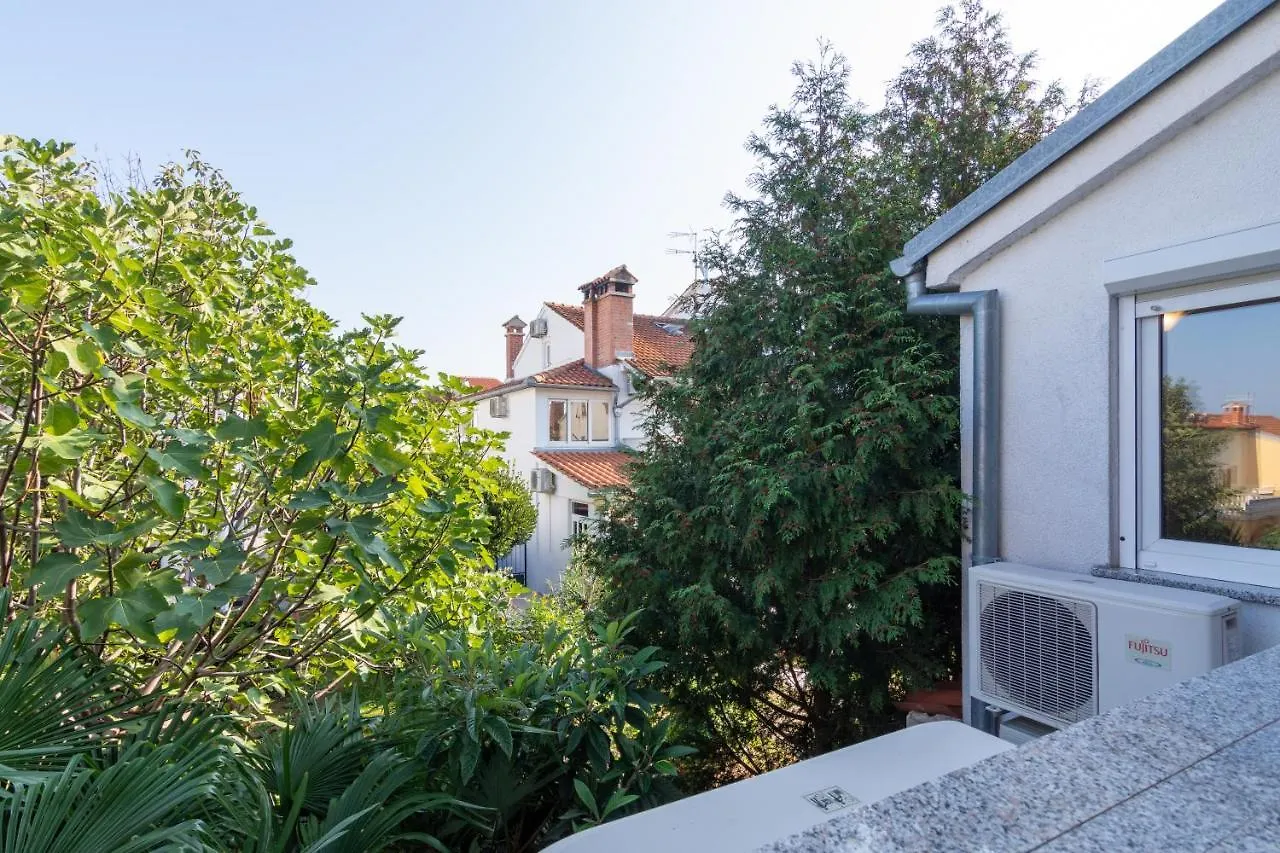 Apartments With Wifi Rovinj - 2243 0*,